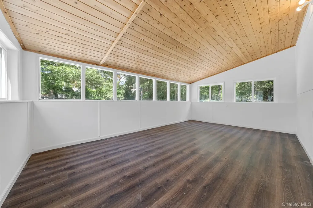 188 W End Avenue Shirley NY 11967