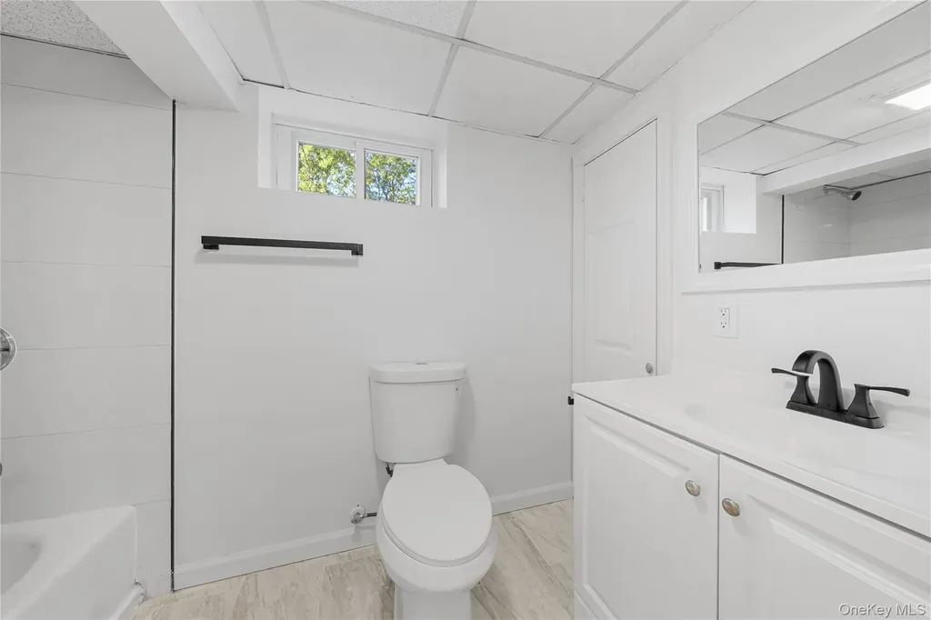 188 W End Avenue Shirley NY 11967