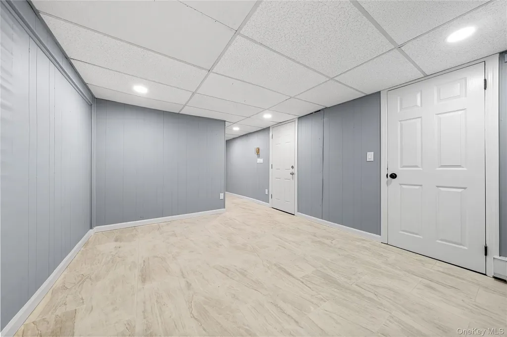 188 W End Avenue Shirley NY 11967