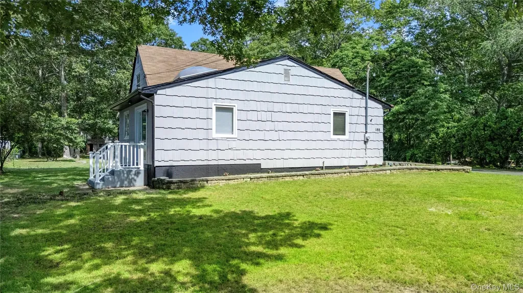 188 W End Avenue Shirley NY 11967