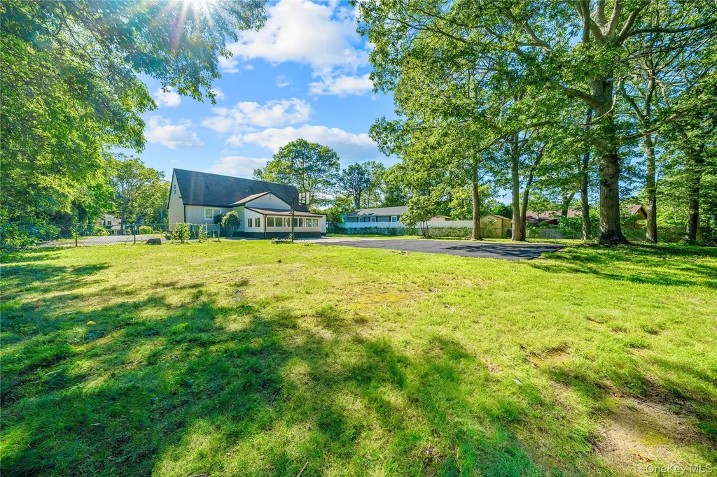 188 W End Avenue Shirley NY 11967