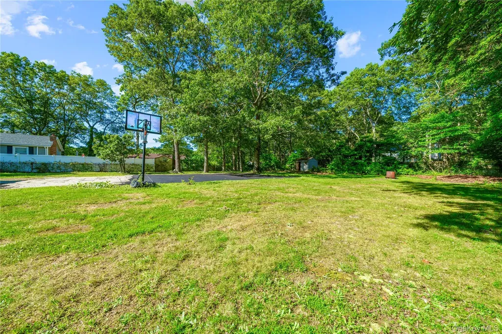 188 W End Avenue Shirley NY 11967