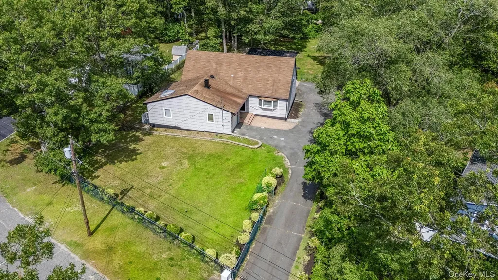 188 W End Avenue Shirley NY 11967