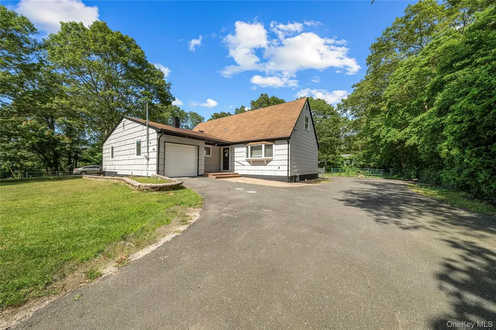 188 W End Avenue Shirley NY 11967