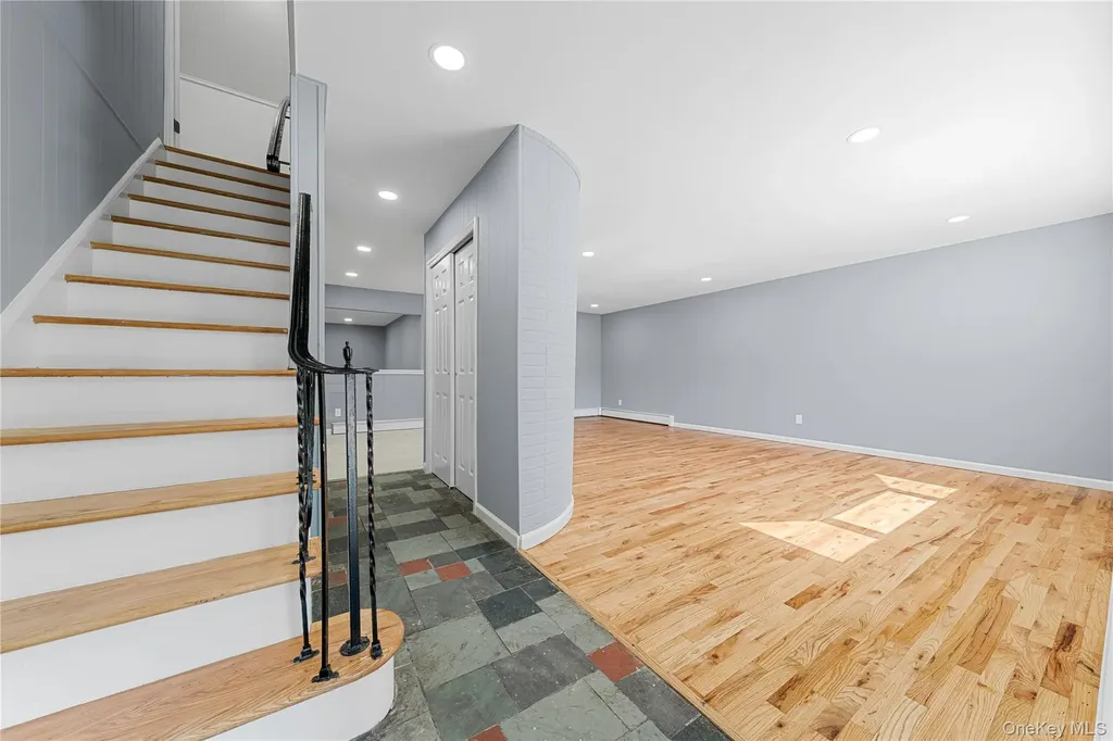 188 W End Avenue Shirley NY 11967