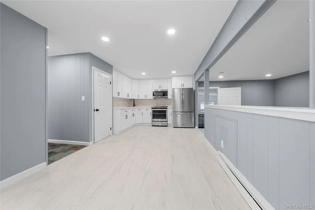 188 W End Avenue Shirley NY 11967