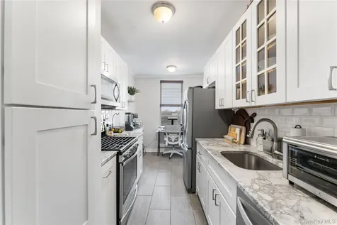 472 Gramatan Avenue Mount Vernon NY 10552