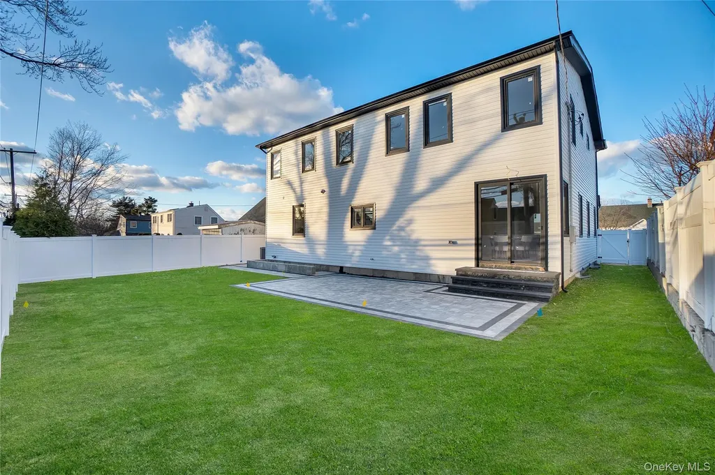 23 Glade Lane Levittown NY 11756