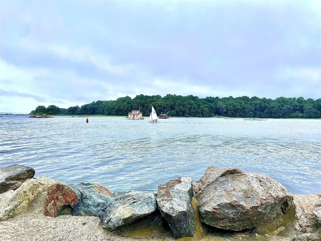 25 Trinity Place New Rochelle NY 10805