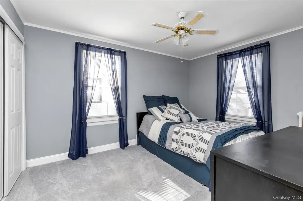 59 Stratford Avenue Williston Park NY 11596