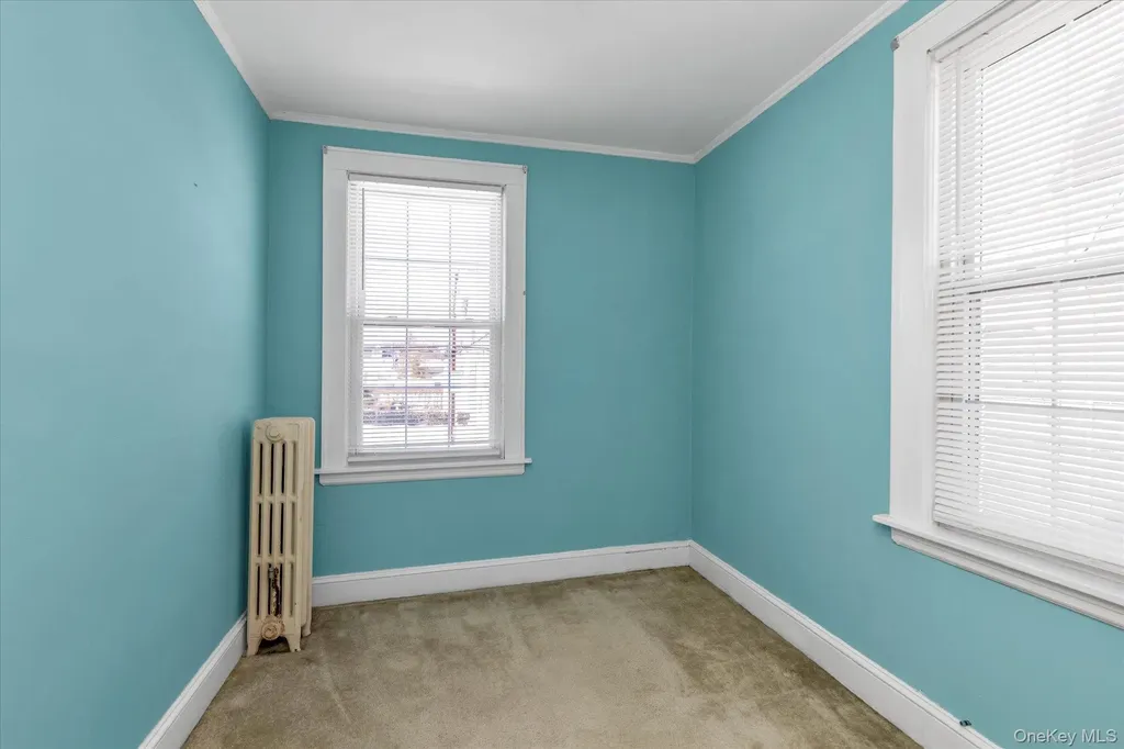 59 Stratford Avenue Williston Park NY 11596