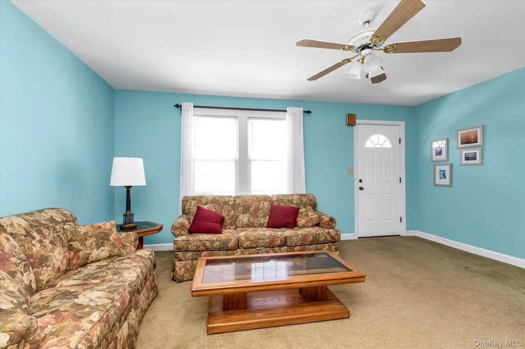 59 Stratford Avenue Williston Park NY 11596