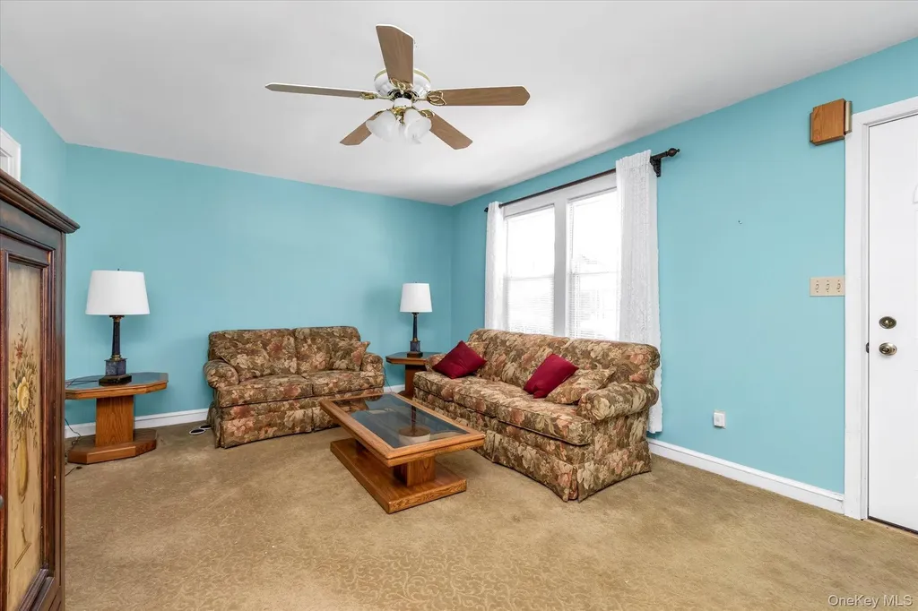 59 Stratford Avenue Williston Park NY 11596