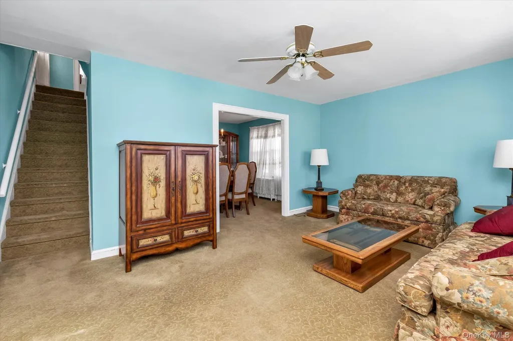 59 Stratford Avenue Williston Park NY 11596