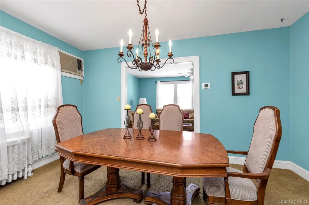 59 Stratford Avenue Williston Park NY 11596