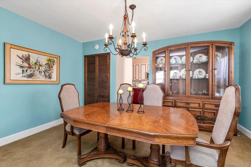 59 Stratford Avenue Williston Park NY 11596