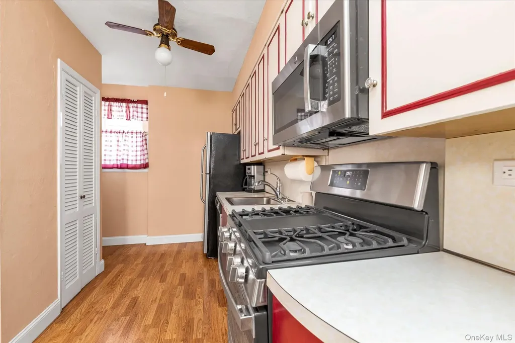 59 Stratford Avenue Williston Park NY 11596