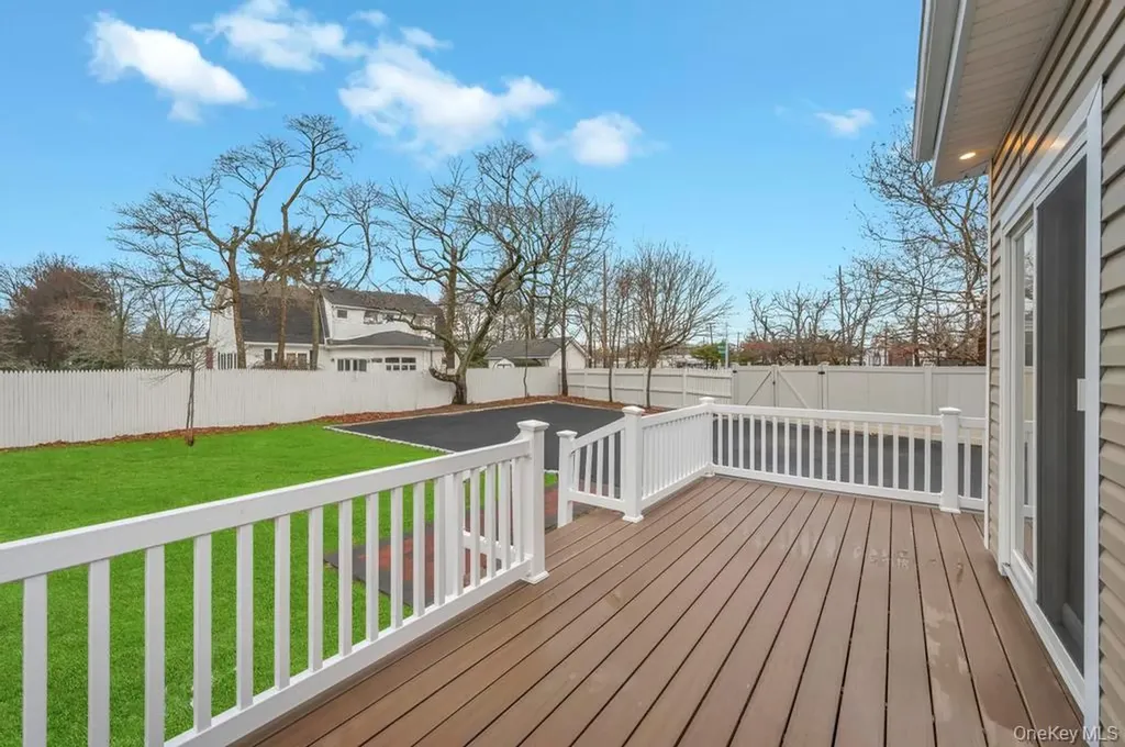 92 Sunset Road Bay Shore NY 11706