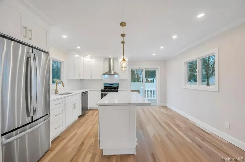 92 Sunset Road Bay Shore NY 11706