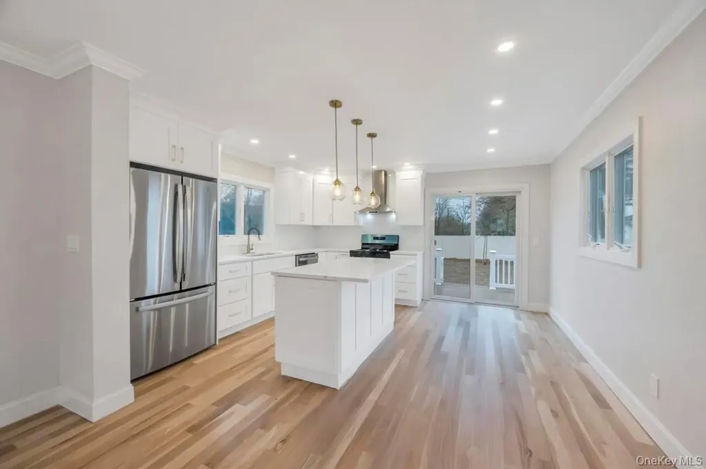 92 Sunset Road Bay Shore NY 11706