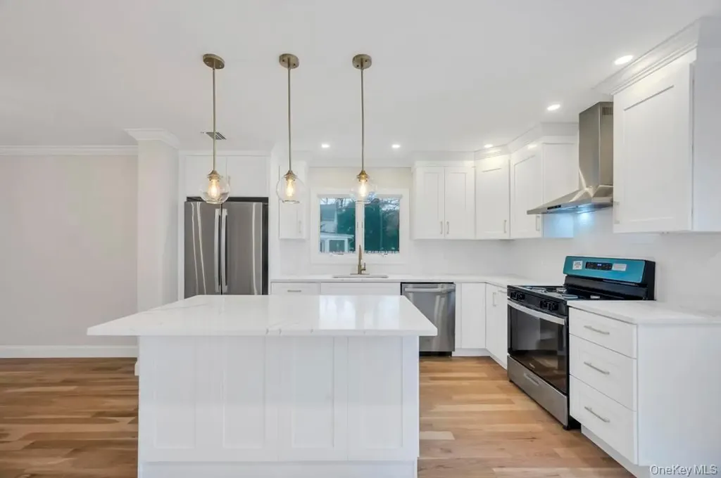 92 Sunset Road Bay Shore NY 11706