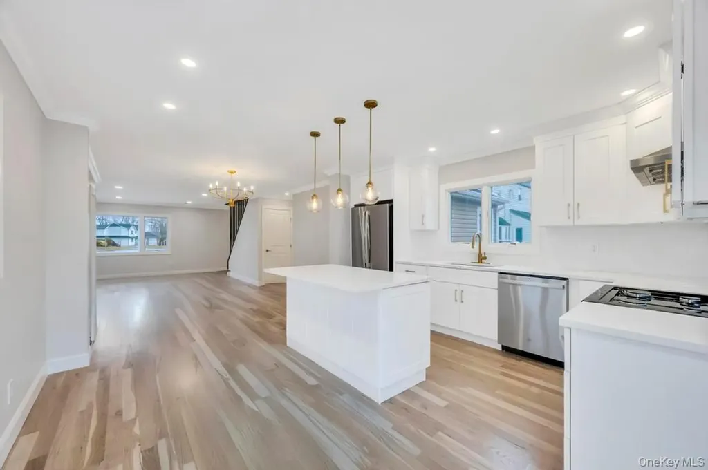 92 Sunset Road Bay Shore NY 11706