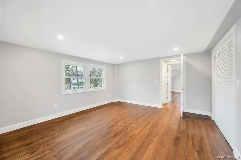 92 Sunset Road Bay Shore NY 11706