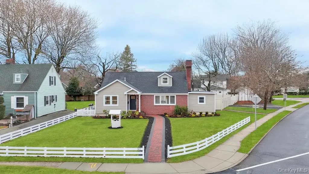 92 Sunset Road Bay Shore NY 11706