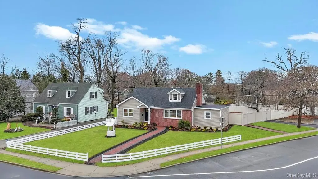 92 Sunset Road Bay Shore NY 11706