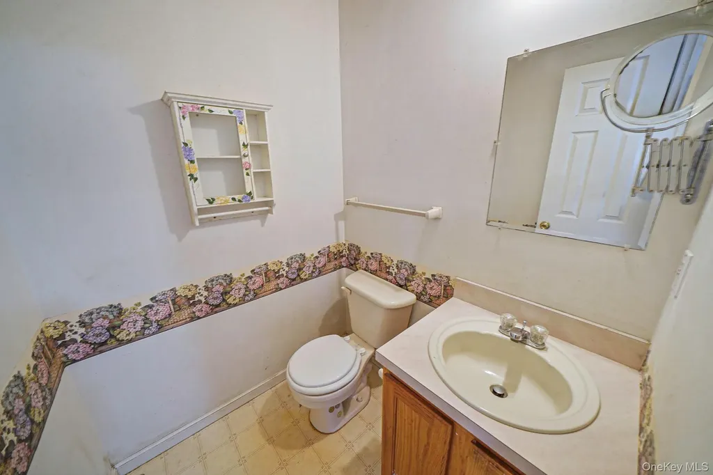 22 Wright Road Manorville NY 11949