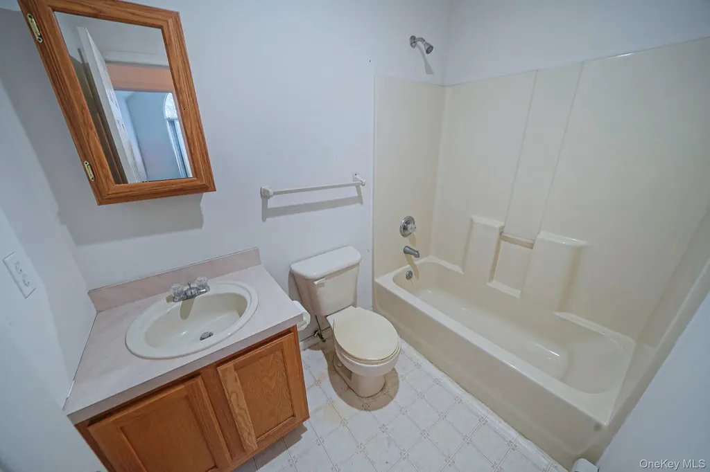 22 Wright Road Manorville NY 11949