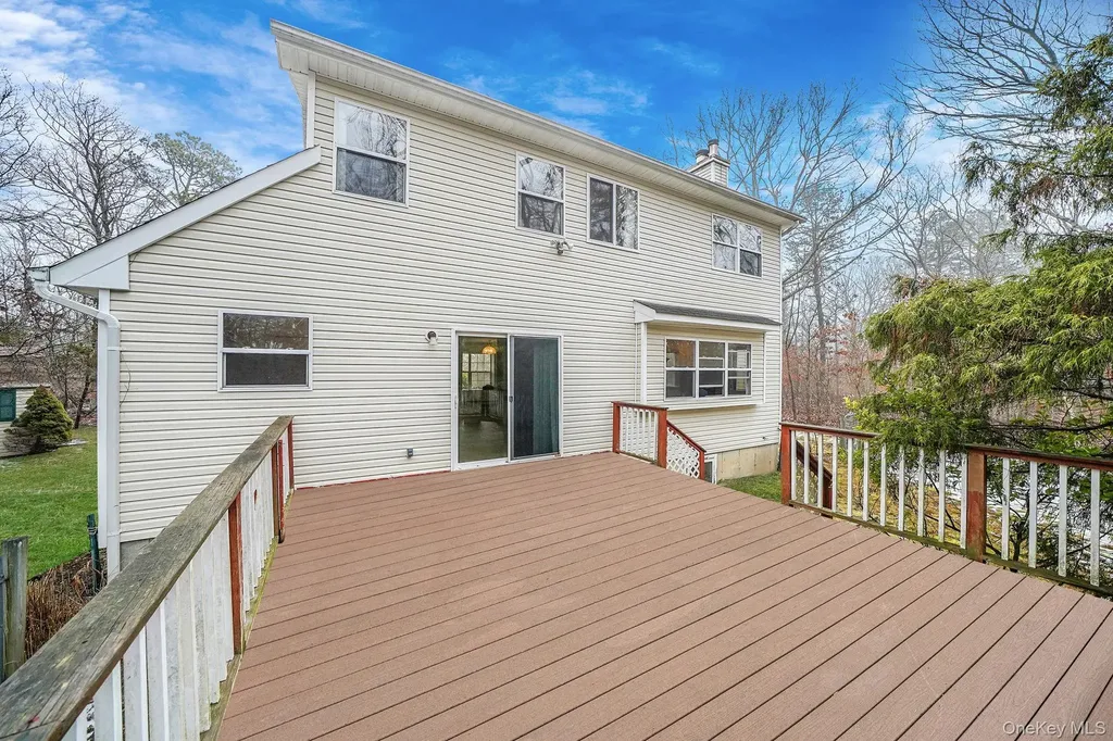 22 Wright Road Manorville NY 11949