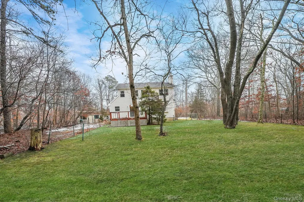 22 Wright Road Manorville NY 11949