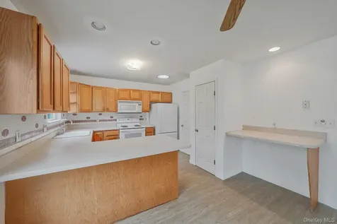 22 Wright Road Manorville NY 11949