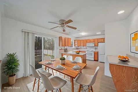 22 Wright Road Manorville NY 11949