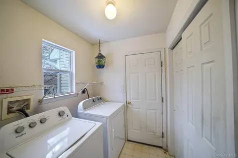 22 Wright Road Manorville NY 11949