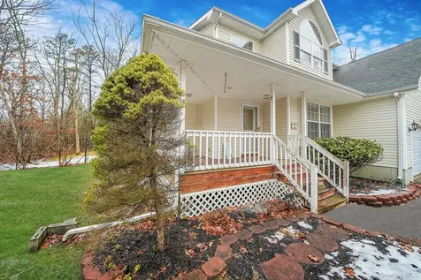 22 Wright Road Manorville NY 11949