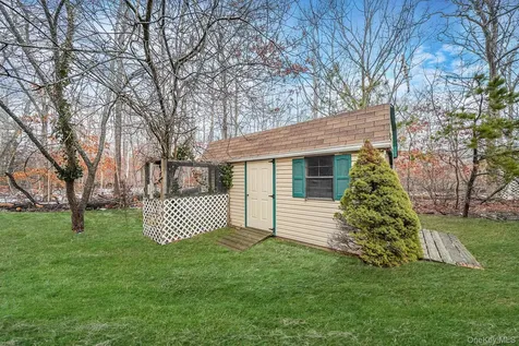 22 Wright Road Manorville NY 11949