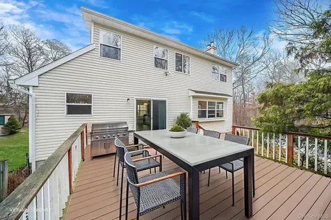 22 Wright Road Manorville NY 11949
