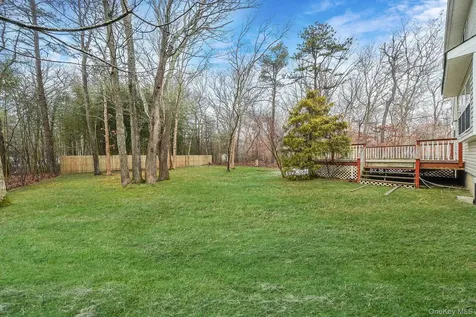 22 Wright Road Manorville NY 11949