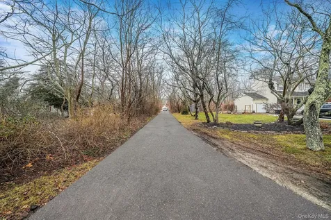 22 Wright Road Manorville NY 11949