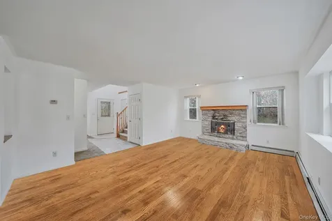 22 Wright Road Manorville NY 11949