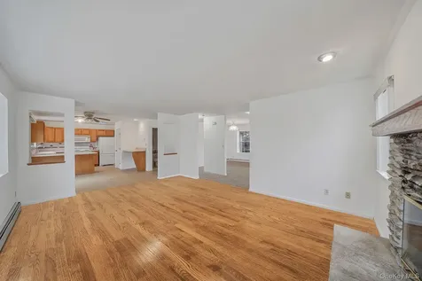 22 Wright Road Manorville NY 11949