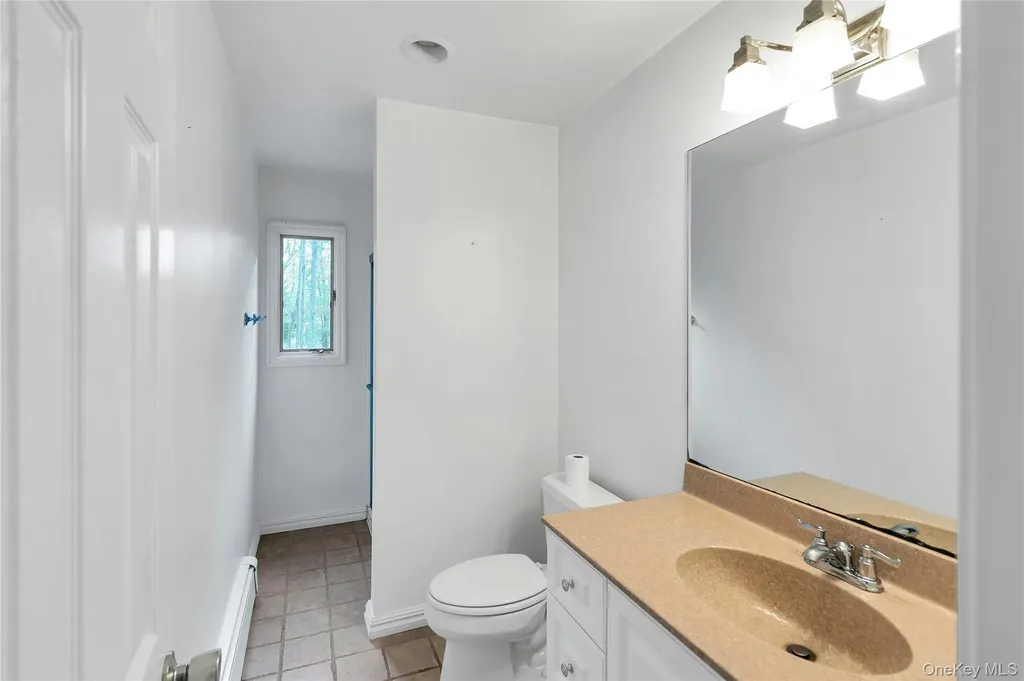 23 Bellows Terrace Hampton Bays NY 11946
