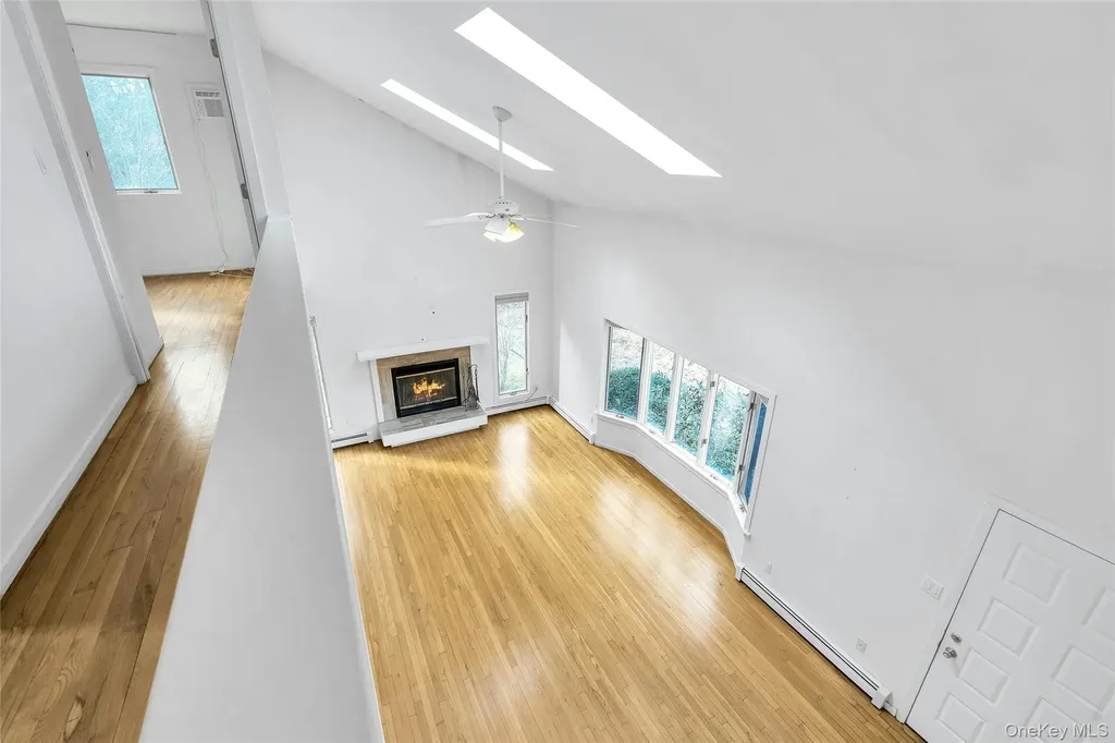 23 Bellows Terrace Hampton Bays NY 11946