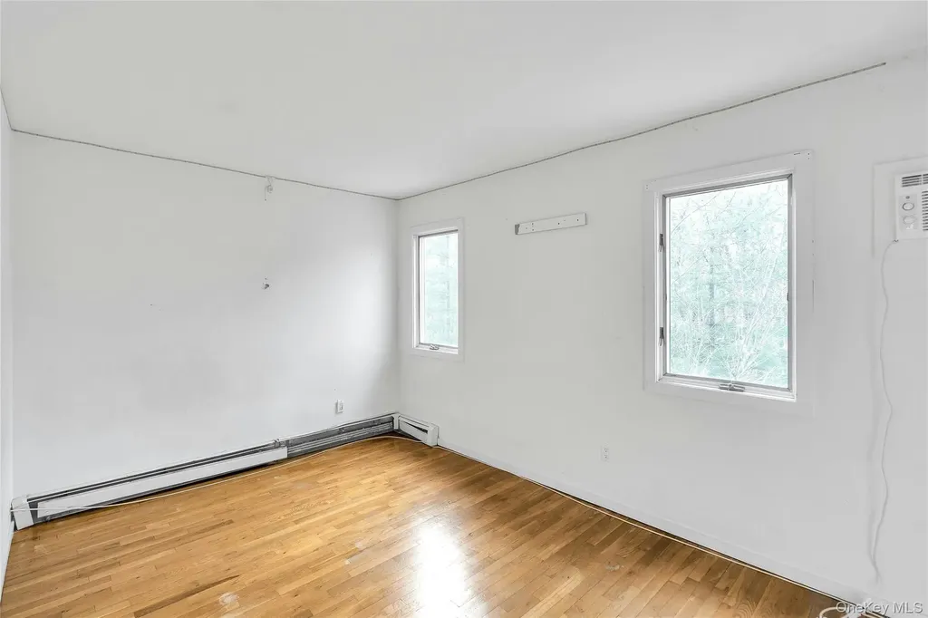 23 Bellows Terrace Hampton Bays NY 11946