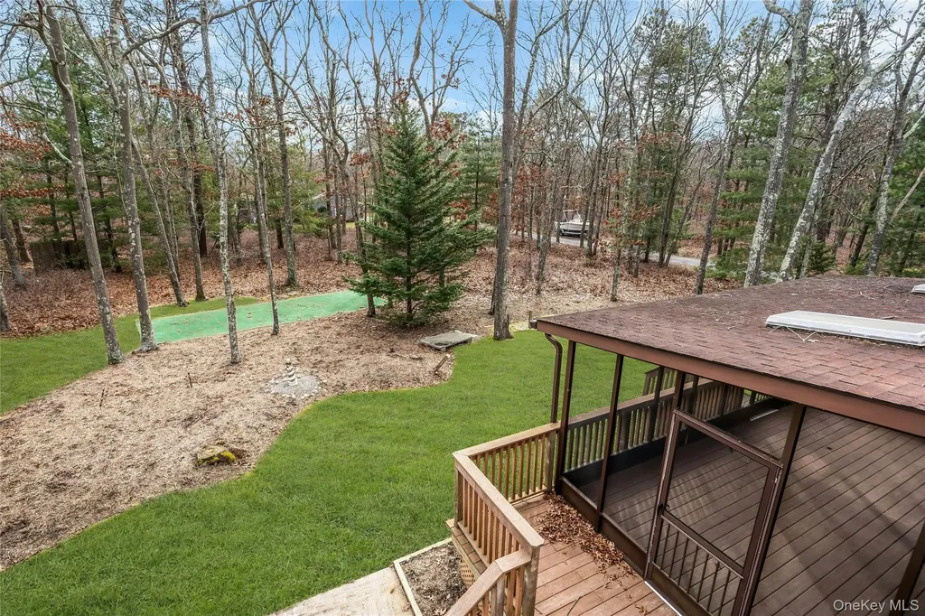 23 Bellows Terrace Hampton Bays NY 11946