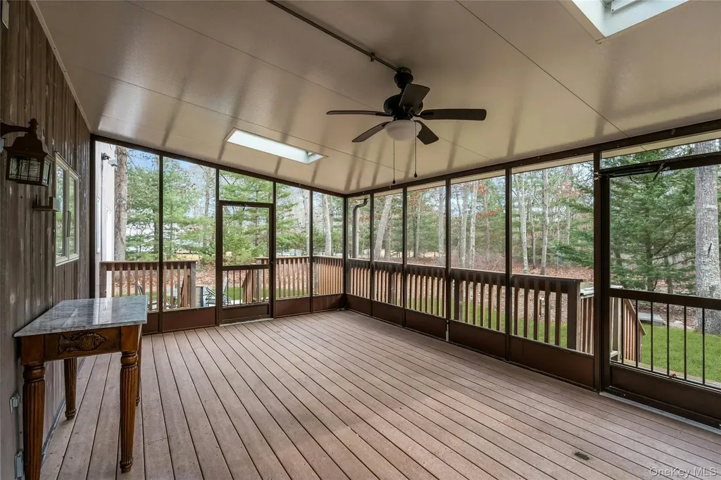 23 Bellows Terrace Hampton Bays NY 11946