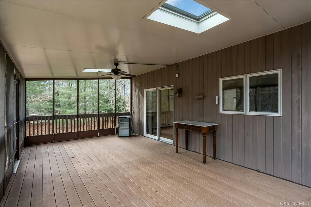 23 Bellows Terrace Hampton Bays NY 11946