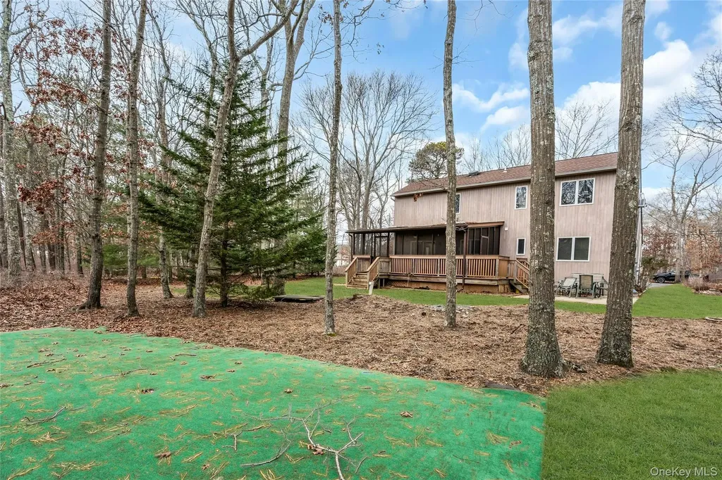 23 Bellows Terrace Hampton Bays NY 11946